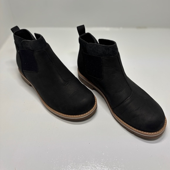 Chaco Women’s Black Leather Chelsea Boots Size 7 Waterproof Lug Sole Like New - Picture 2 of 12